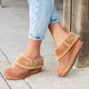 Sundance NWT Antelope Hygge Furry Suede Wedge Mules Slip On Cognac Suede Size 39